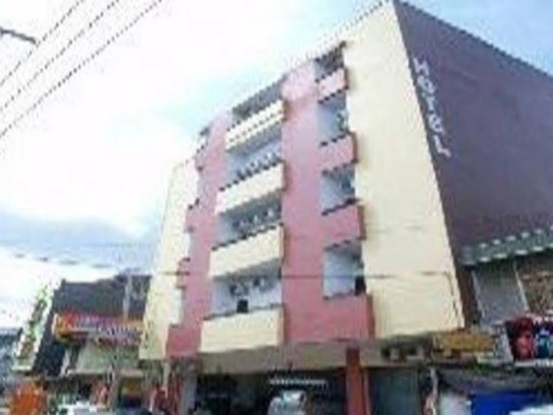 Oyo 2291 Hotel Bahagia 마카사르 외부 사진